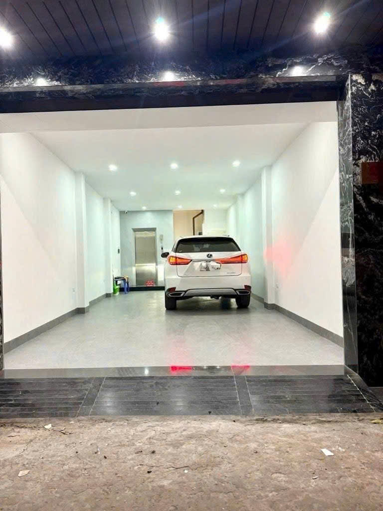 Nhà Đẹp Ô tô thang Máy Full Nội thất_ Ngay phố Gia thượng Bồ Đề_ Giá Tôt Đầu Tư 15 tỷTư _